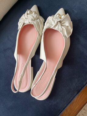 Arezzo ,soft leather, 10B , Cream color Slingback Flats with Pearl Knot Accent